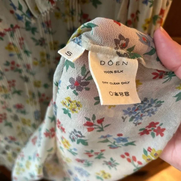 Doen Floral Pleated Blouse - Picture 3 of 4